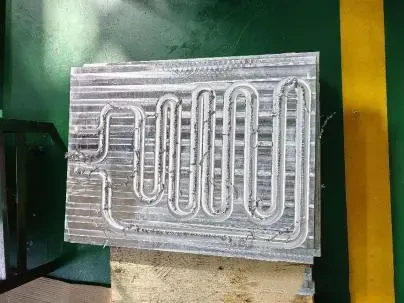 Water-cooled plate runner design Wassergekühltes Plattenläuferdesign