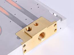 Liquid cold plate outlet Flüssigkeitskühlplattenauslass.