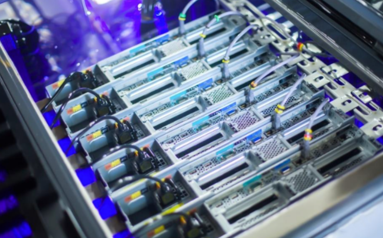 Schematische Darstellung der Immersionsflüssigkeitskühlung: