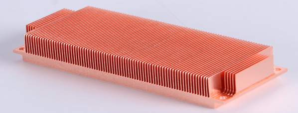 Kundenspezifischer Kupfer-K&uuml;hlk&ouml;rper mit gesch&auml;lten Lamellen