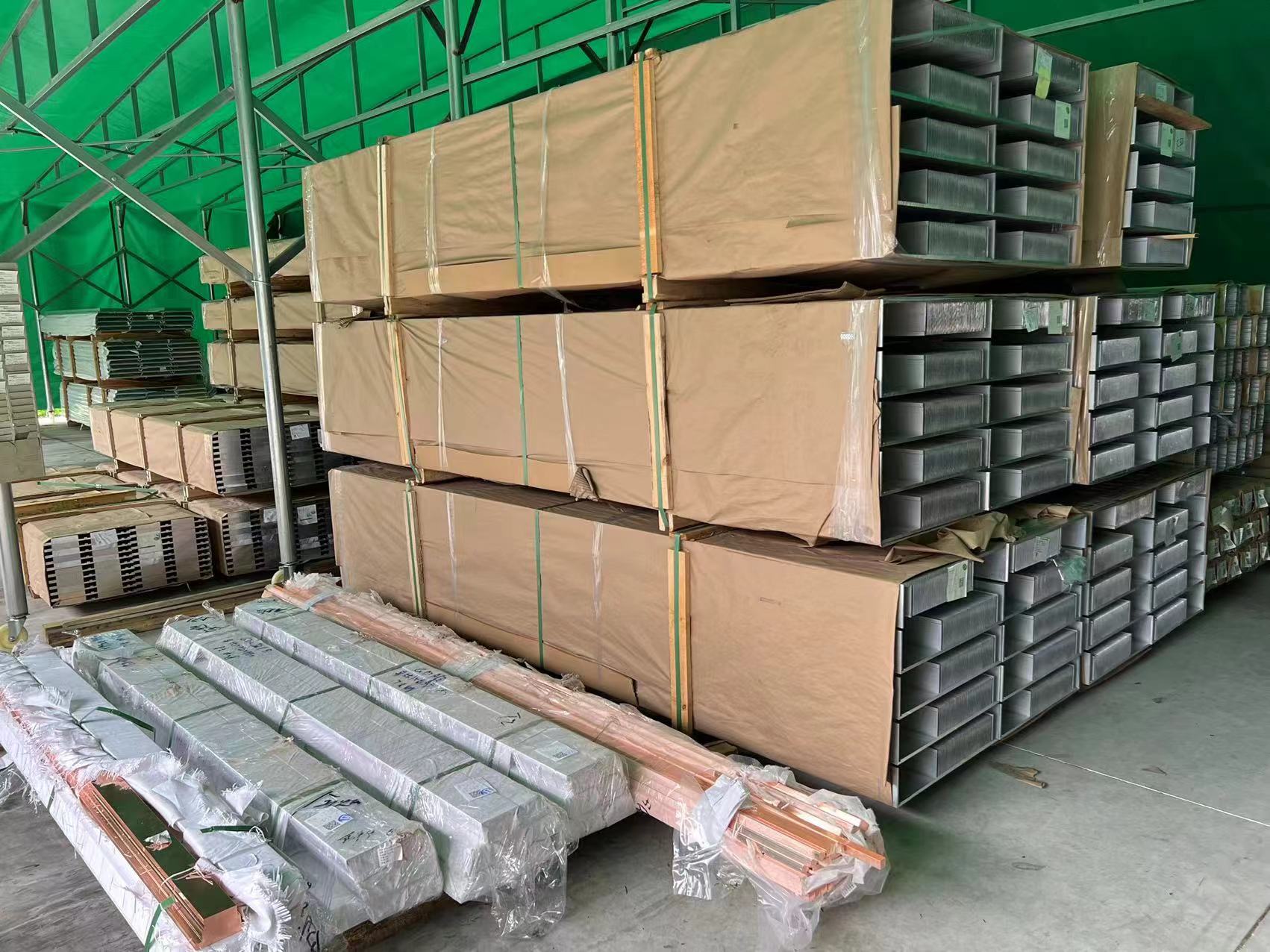 K&uuml;hlk&ouml;rper mit Hautflosse