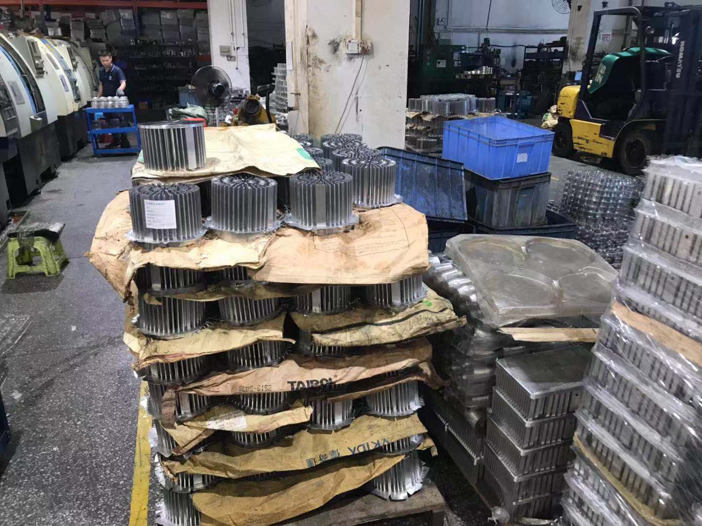 Cold Forging Heatsink for 50W LED Lighting Kaltes Schmieden Kühlkörper für 50 -W -LED -Beleuchtung