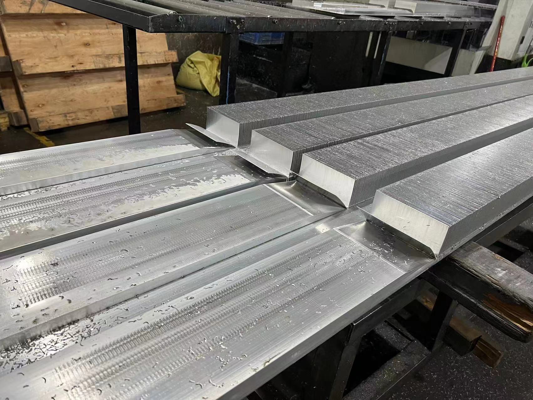 Das Hochleistungs -Energiespeicher von WinShare Thermal ist eine &uuml;berlegene K&uuml;hlung f&uuml;r Energiespeichersysteme. Integrieren Sie die fortschrittliche Skived Flossen-Technologie in hocheffiziente Kupferw&auml;rmerohre und sorgt f&uuml;r ein optimales thermisches Management und verbessert die Zuverl&auml;ssigkeit und Leistung der Systeme in kompakten, leistungsstarken Anwendungen.